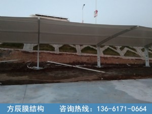 陜西省寶雞市麟游縣兩亭鎮(zhèn)陜西正元麟電環(huán)保產(chǎn)業(yè)公司?辦公樓后膜結(jié)構(gòu)停車棚